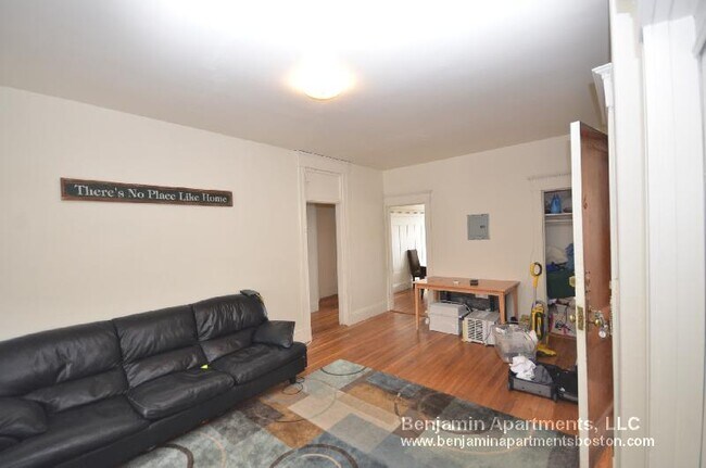 Foto del edificio - 126 Englewood Ave