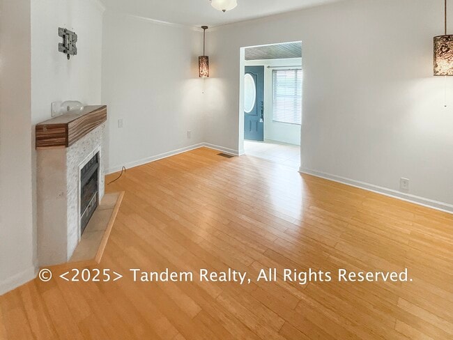 Building Photo - 401 Cleves St