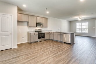 Building Photo - 5608 McMahan Ln