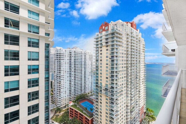 Foto del edificio - 1200 Brickell Bay Dr