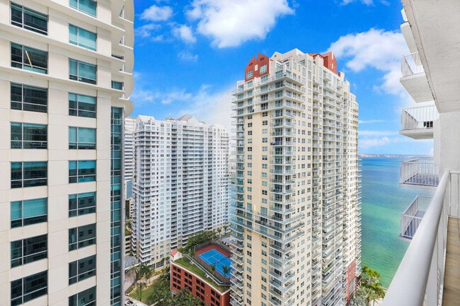 Building Photo - 1200 Brickell Bay Dr