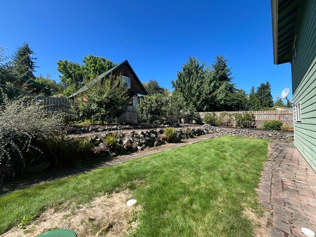 Foto del edificio - Beautiful Hansville Home