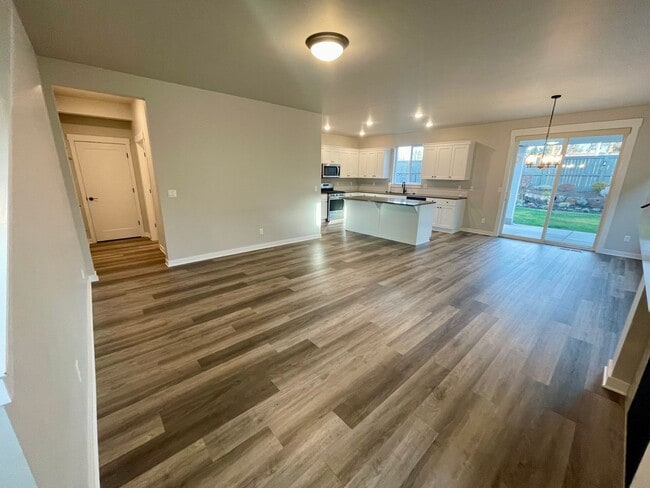 Building Photo - Spacious 3-bedroom and 2nd living room 2 1/2-full bath with New carpet, pad and LVT flooring