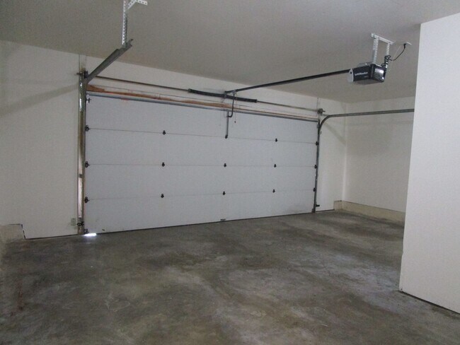 Foto del edificio - 5004-5006 Betty Jean Way