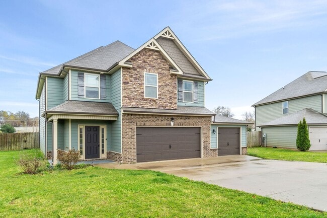 Building Photo - Pet Friendly Five Bedroom!