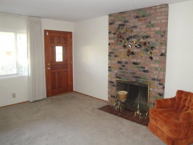 Building Photo - 1308 Rosalie Dr