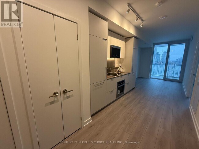 Photo du bâtiment - 1 Fairview Rd E