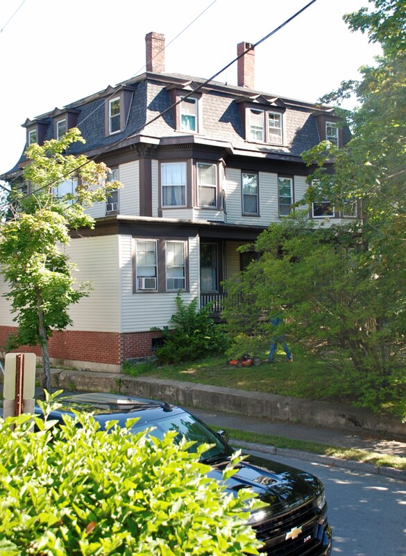 Primary Photo - 223 Woodford St