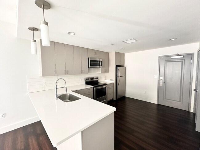 Foto del edificio - Modern 1-Bed Near Tulane/City Park with In-Unit Laundry & Off-Street Parking