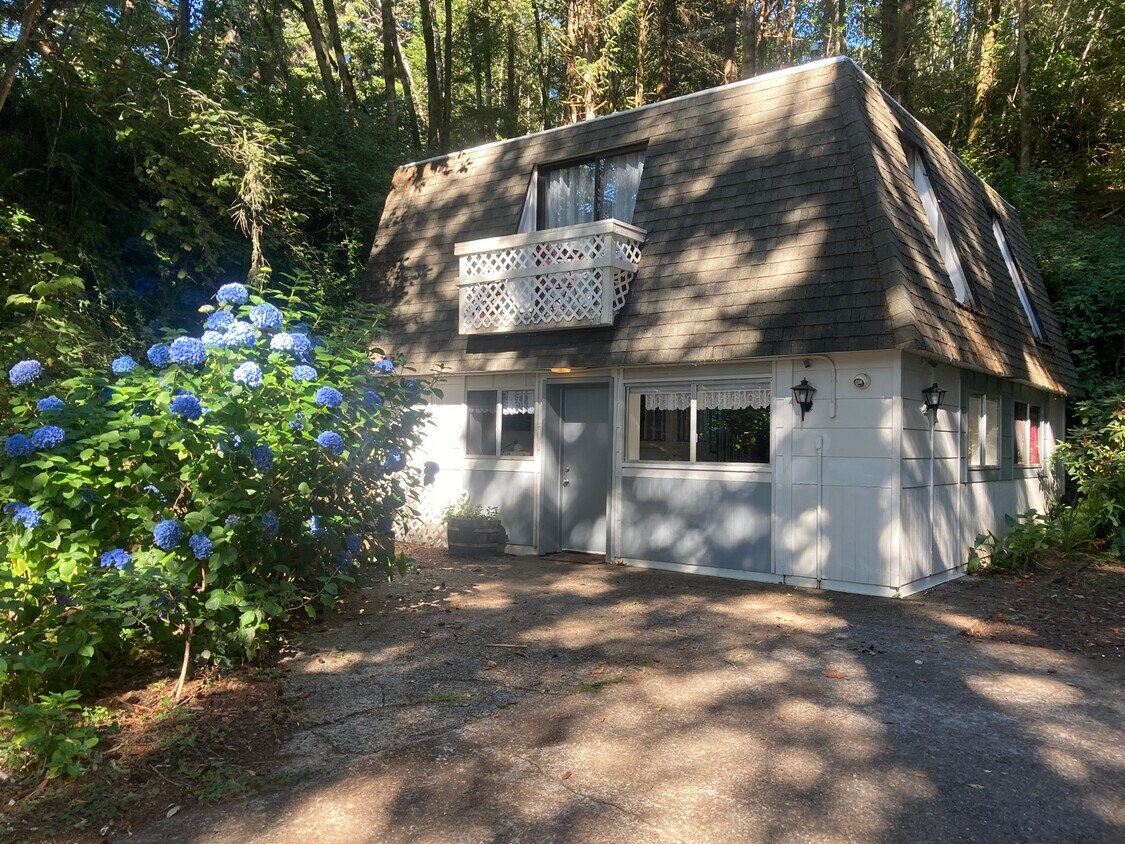 Guest House - 65357 E Bay Rd