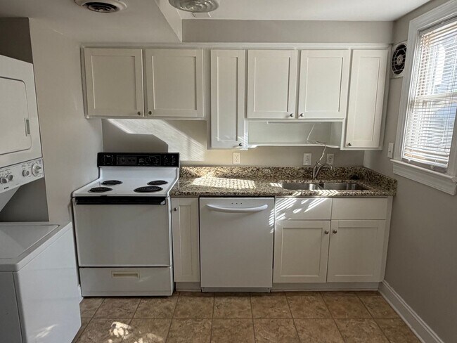 Foto del edificio - Comfort & Style: 2-Bedroom Raleigh Townhouse - 6-Month Lease Term