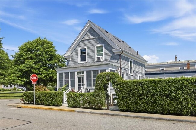 Foto del edificio - 40 W Narragansett Ave