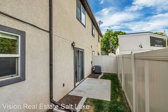 Building Photo - 3 br, 2.5 bath House - 22 W 200 N #2