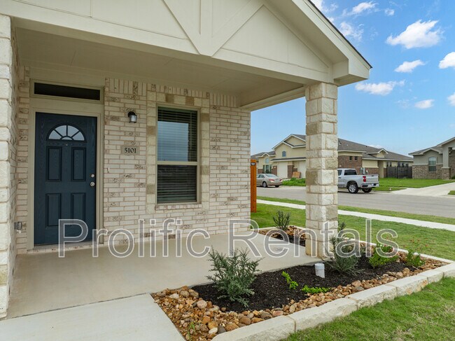 Foto del edificio - 5101 Rose Petal Ct