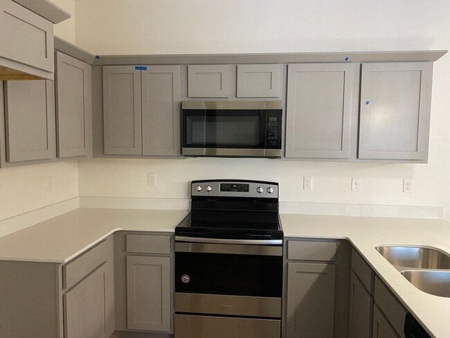 Building Photo - 684 N 380 W