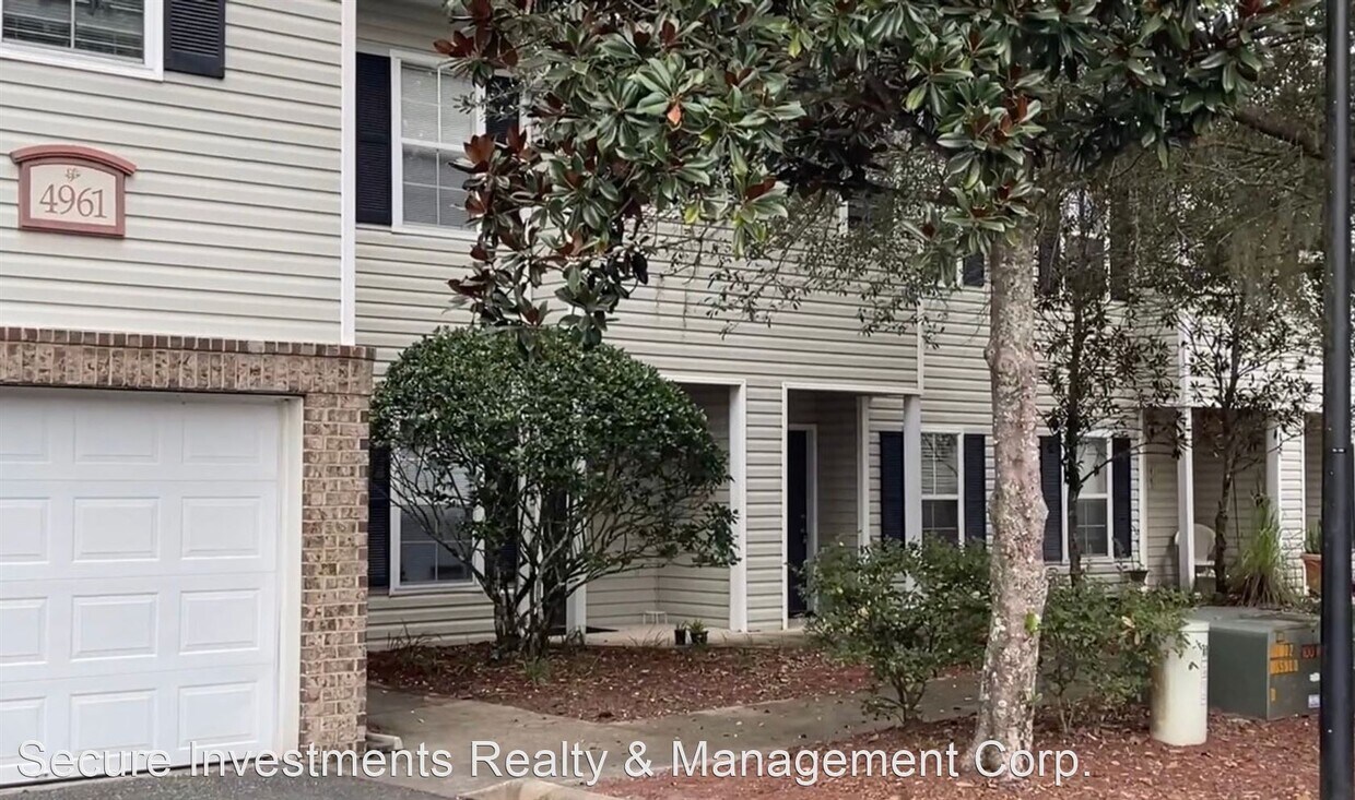 Foto principal - 2 br, 2.5 bath House - 4961 NW 43rd Avenue...