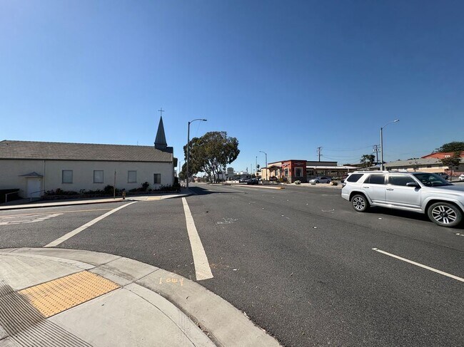 Foto del edificio - 1817 W Beverly Blvd