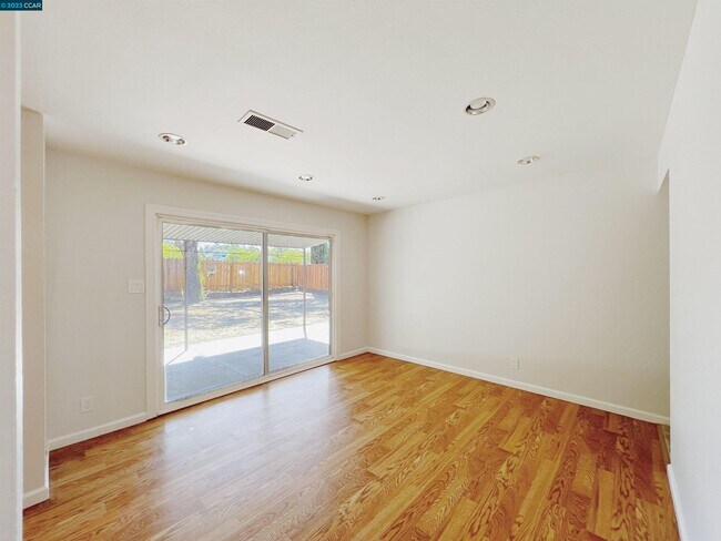 Building Photo - 589 Odin Dr