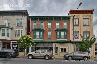Building Photo - 624 Main St