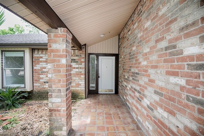Building Photo - 15106 Silverman St
