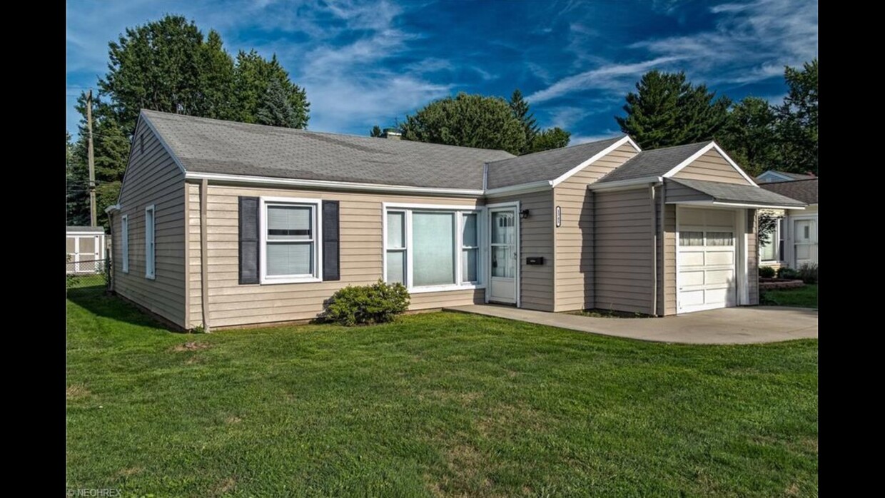 Foto principal - 1345 Eastwood Ave