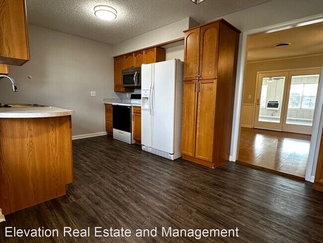 Foto del edificio - 4 br, 3 bath House - 2035 S. Cline Avenue