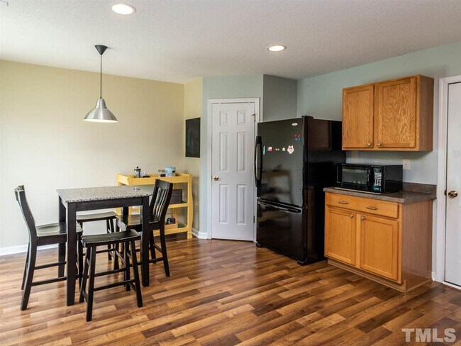 Foto del edificio - Room in Single Family Home on Spindlewood Ct
