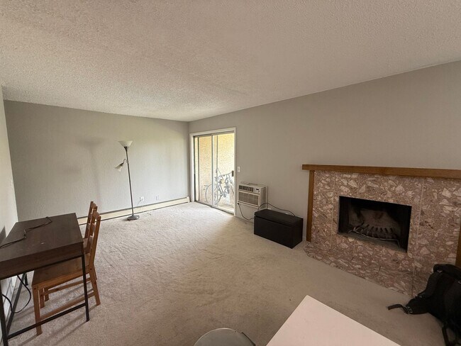 Foto del edificio - Modern 1-Bed, 1-Bath Condo in Prime Boulde...