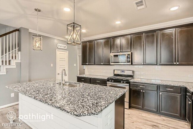 Building Photo - 5 br, 3 bath House - 1592 Sugarberry Drive...