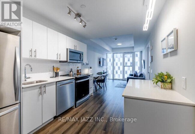 Photo du bâtiment - 80 Bond St E