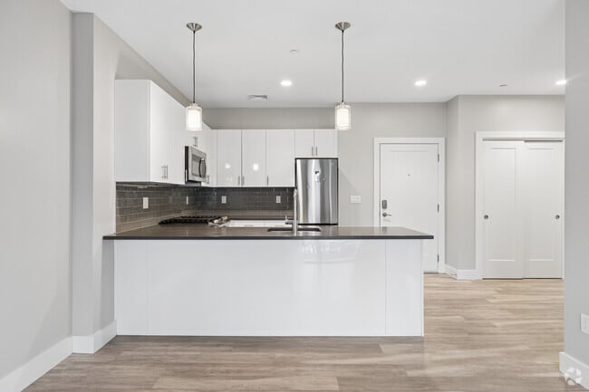 1BR, 1BA - 761SF - Kitchen - 1177 Greens Farms