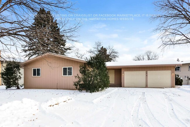 Building Photo - 7818 Hampshire Cir N