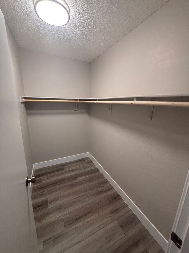Foto del edificio - Newly Renovated Two Bedroom Condo