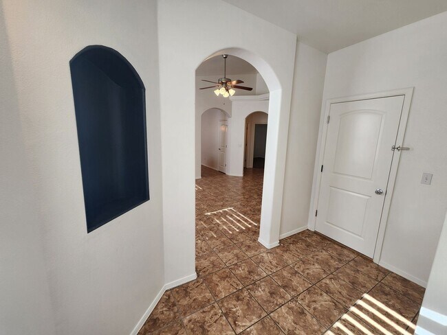 Foto del edificio - 4942 Sherwood Rd