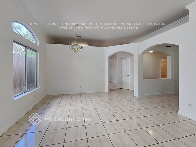 Foto del edificio - 3042 Pepperridge Dr