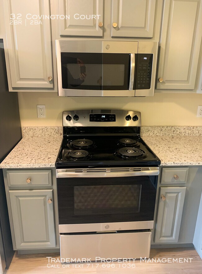 Building Photo - Beautifully Updated Town Home