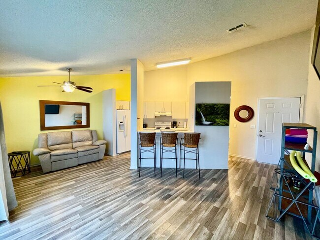 Foto del edificio - Charming 2 Bed, 2 Bath Condo in Gated Dock...