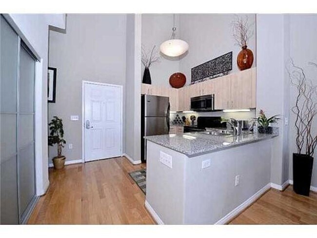 Foto del edificio - Exquisite Penthouse+Loft in Cortez Hill available for rent!