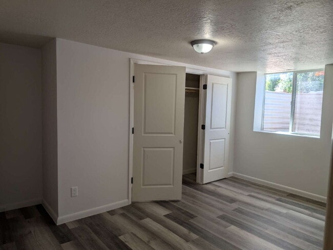 Building Photo - $500 OFF FIRST MONTH Rent 3 Bedroom Basement Apartment | All Utilities & Internet Included | Near...