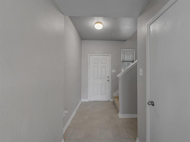 Foto del edificio - 7120 Wind Row Dr