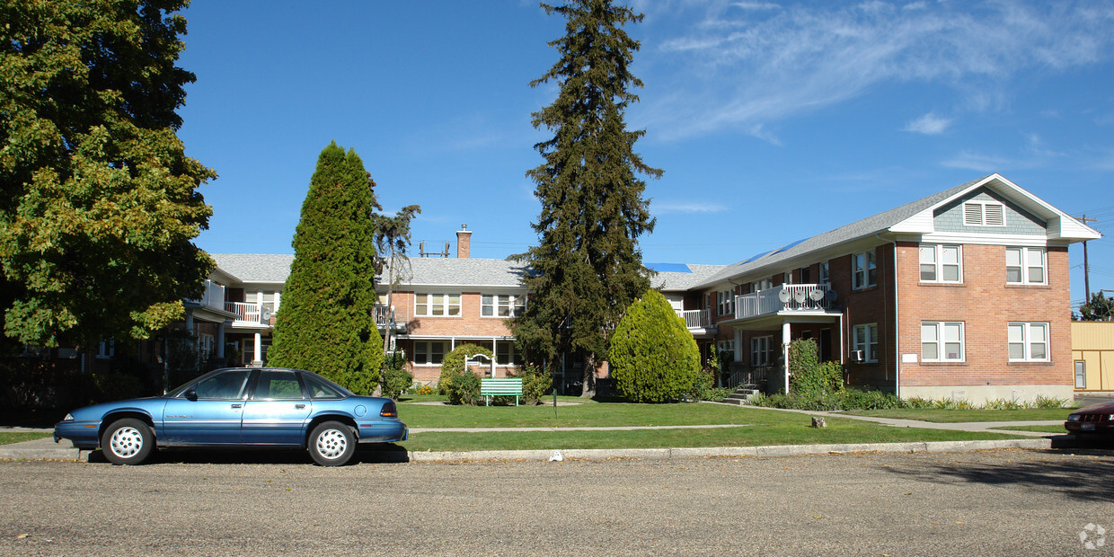 Building Photo - Rosewood Apartments