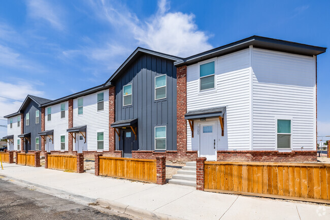 Vista de la fachada de W 7th Street - 7th Street Townhomes