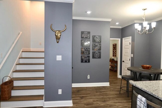 Building Photo - 15695 Landview Ln