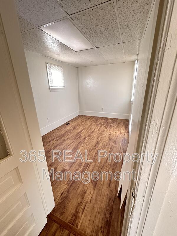 Building Photo - 1227 12th Ave