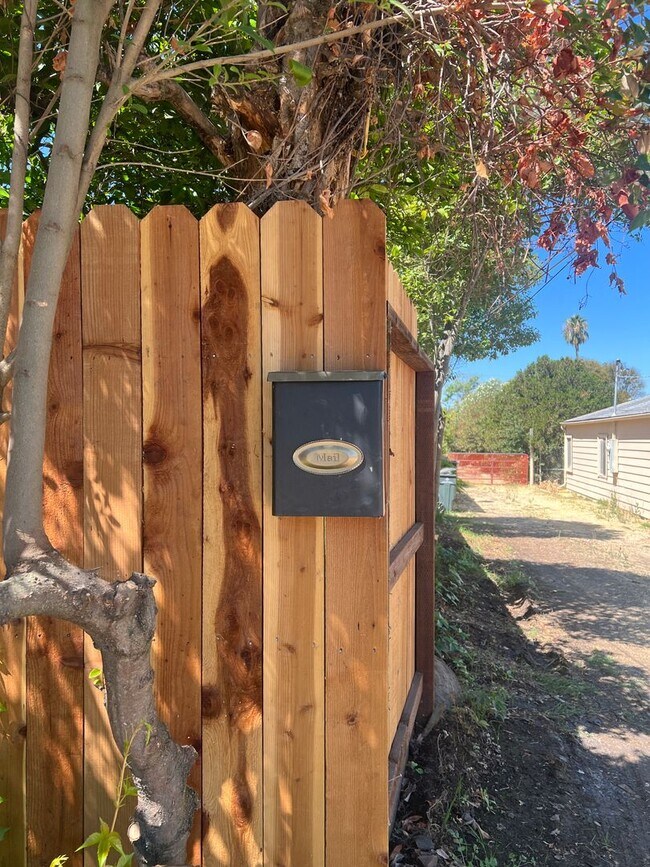 Building Photo - Discover the Charm: Spacious 3-Bedroom Hom...