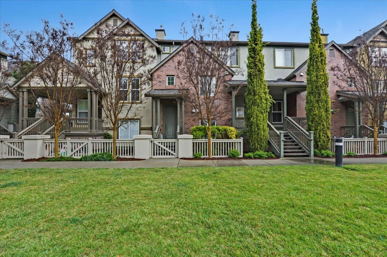 Primary Photo - 2276 Towne Cir