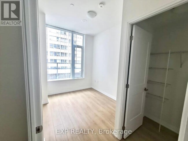 Building Photo - 25 Holly St