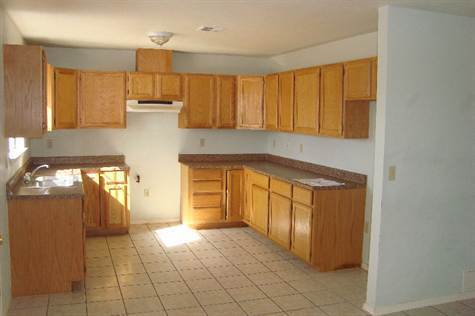 Building Photo - East El Paso 2 bed RefrigA/C