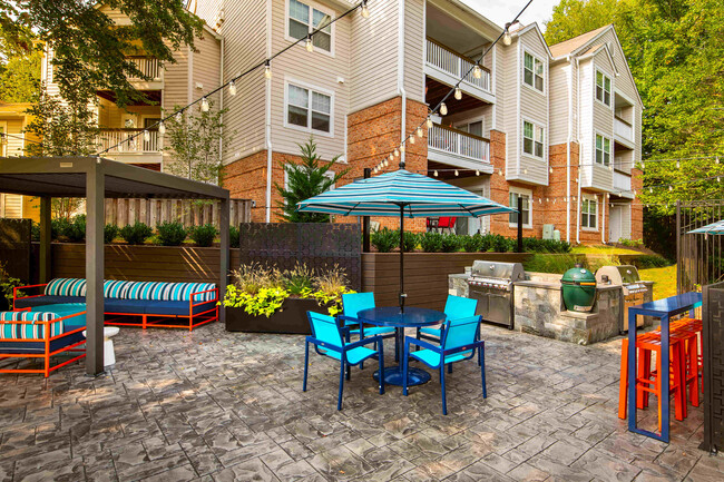 Outdoor Seating - Halstead Reston