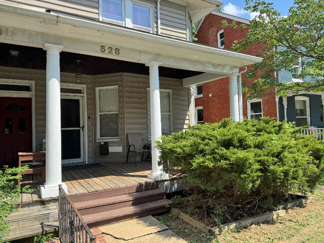 Foto del edificio - 528 Trail Ave